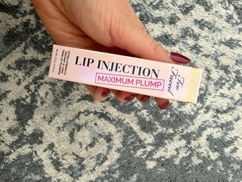 Too faced lip - too,